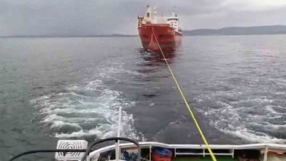 Çanakkale Boğazı’ndan geçen kuru yük gemisi makine arızası yaptı