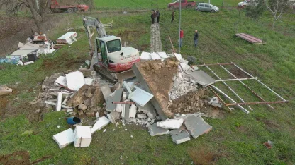 Çanakkale’de 10 kaçak yapı yıkıldı