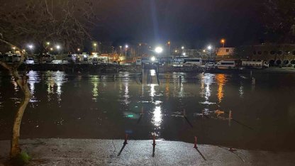 Çanakkale’de çay taştı: Otopark sular altında kaldı