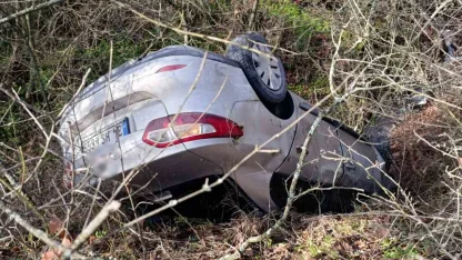 Çanakkale’de otomobil dereye uçtu: 2 yaralı