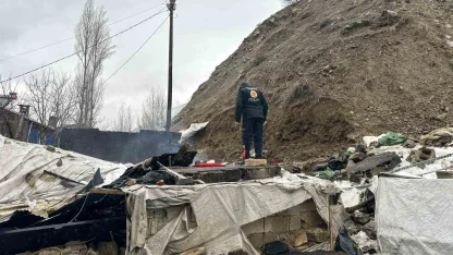 Çatak’ta tandır evi çöktü: Babaanne ile torunu yaralandı