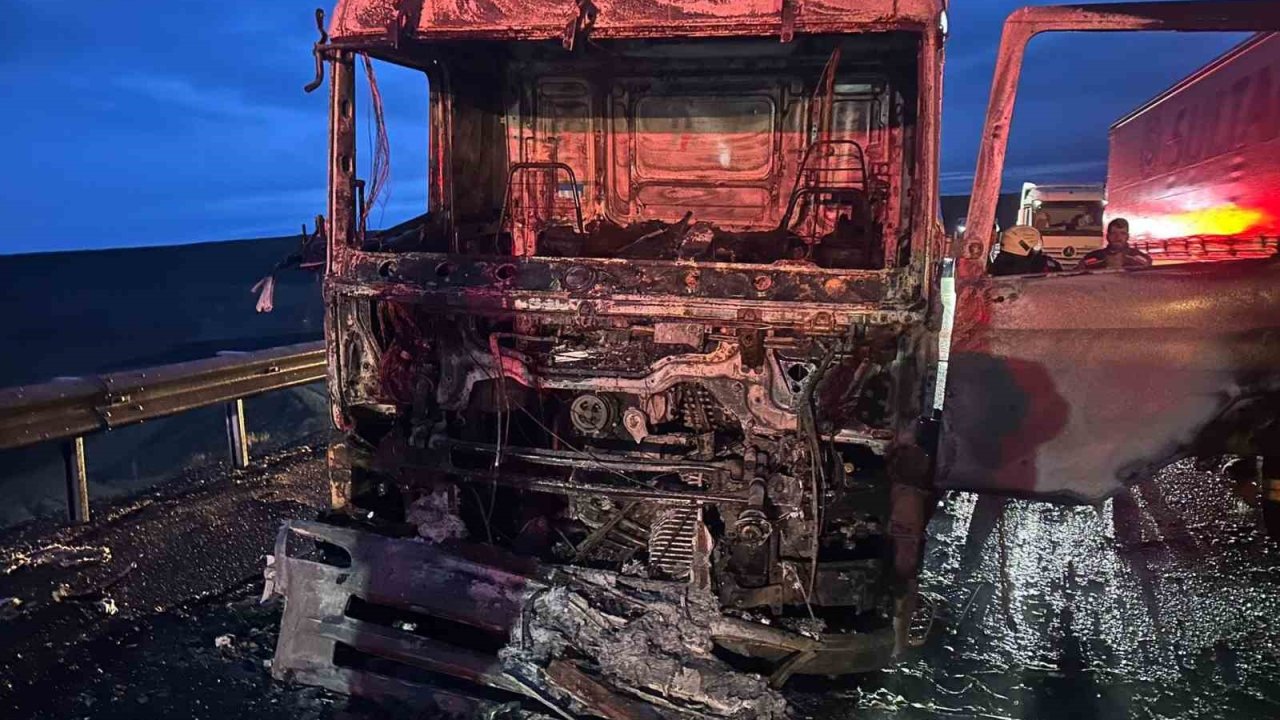 Çekici yanarak kullanılamaz hale geldi