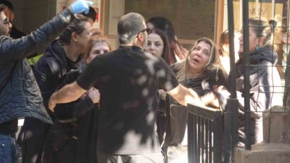 Cenaze aracını "Özgür bunu bize nasıl yaptın" diyerek yolladı