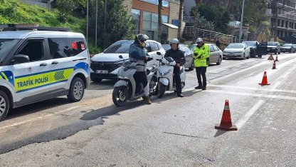 Çeşme’de motosiklet denetimleri: 700 sürücüye 3,5 milyon TL ceza