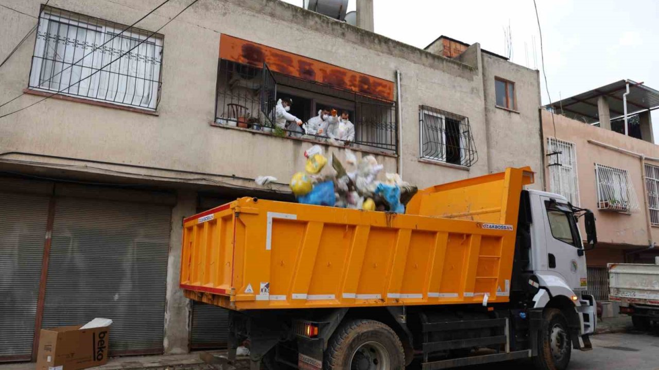 Çöp evden 115 bin lira ve ruhsatsız silah çıktı