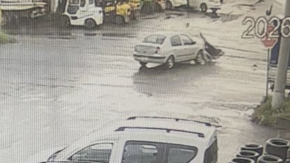 Çorlu’da otomobille çarpışan motosikletli yaralandı: Kaza anı kamerada
