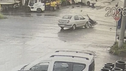 Çorlu’da otomobille çarpışan motosikletli yaralandı: Kaza anı kamerada