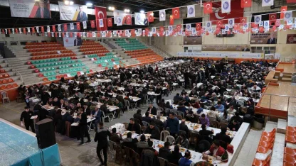 Çorum Belediyesi’nin iftar sofrasında ilk oruç açıldı