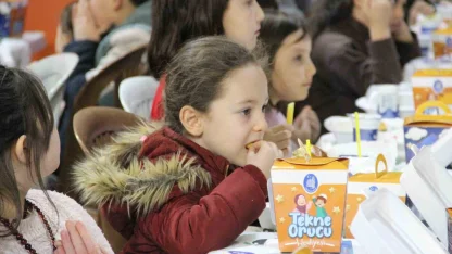 Çorum’da ’tekne orucu’ coşkusu: Yüzlerce çocuk aynı anda iftarını açtı