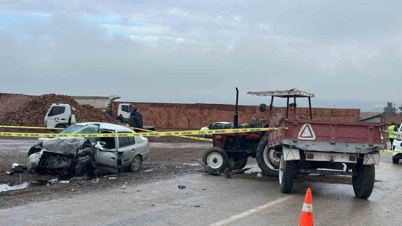 Çorum’da traktör otomobille çarpıştı: 1 ölü, 2 yaralı