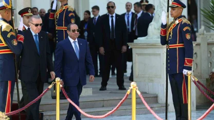 Cumhurbaşkanı Erdoğan, Mısır’da resmi törenle karşılandı