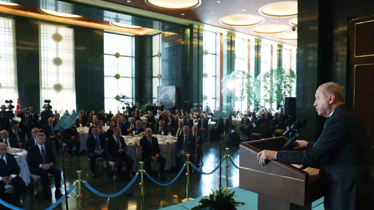 Cumhurbaşkanı Erdoğan: "Terörsüz Türkiye sürecini sabote etmek isteyen karanlık odaklara rağmen 16 aydır başarıyla süreci yönetiyoruz"