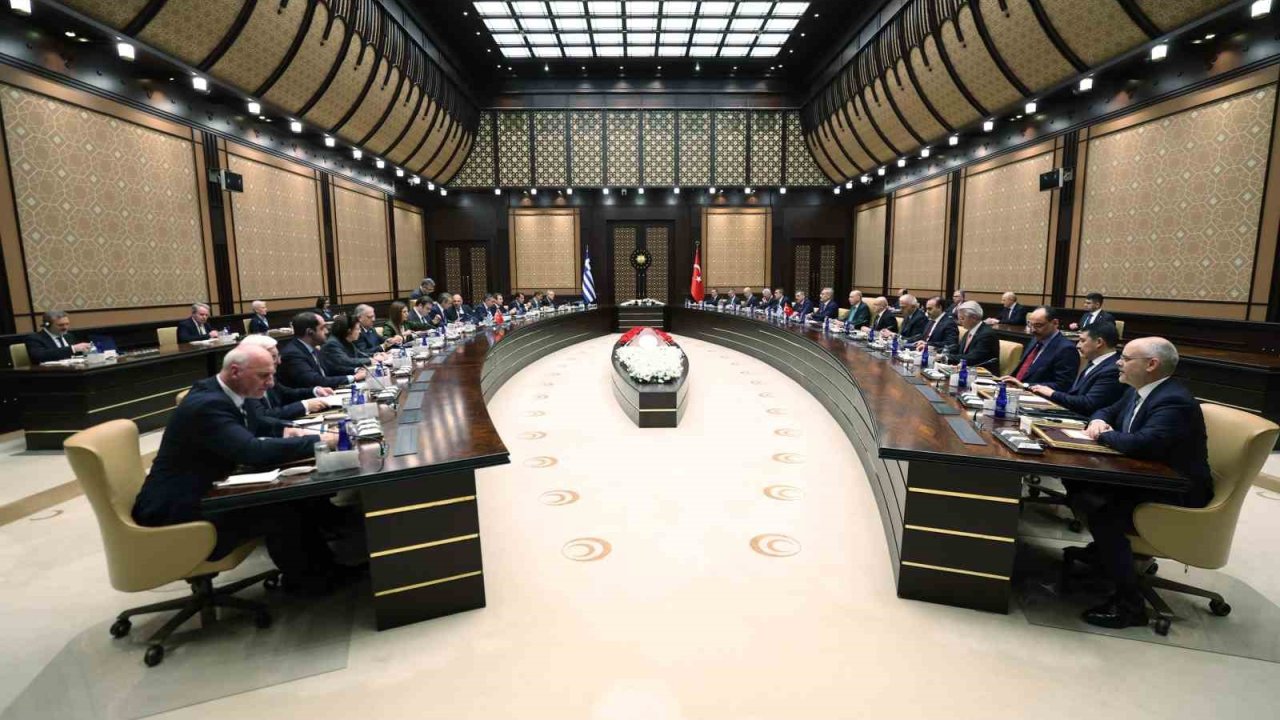 Cumhurbaşkanı Erdoğan: "(Yunanistan) Mevcut meseleler çetrefil olmakla birlikte uluslararası hukuk temelinde çözümsüzde değildir"