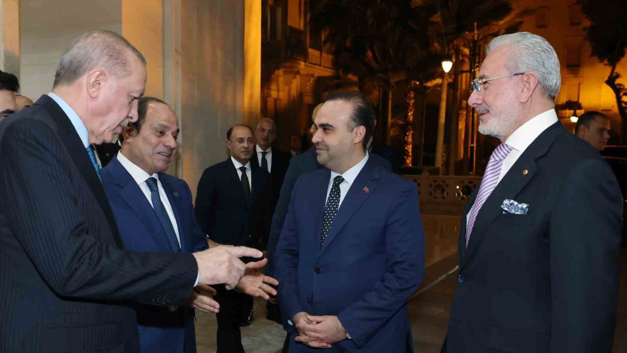 Cumhurbaşkanı Erdoğan’dan Mısır Cumhurbaşkanı es-Sisi’ye Togg hediyesi