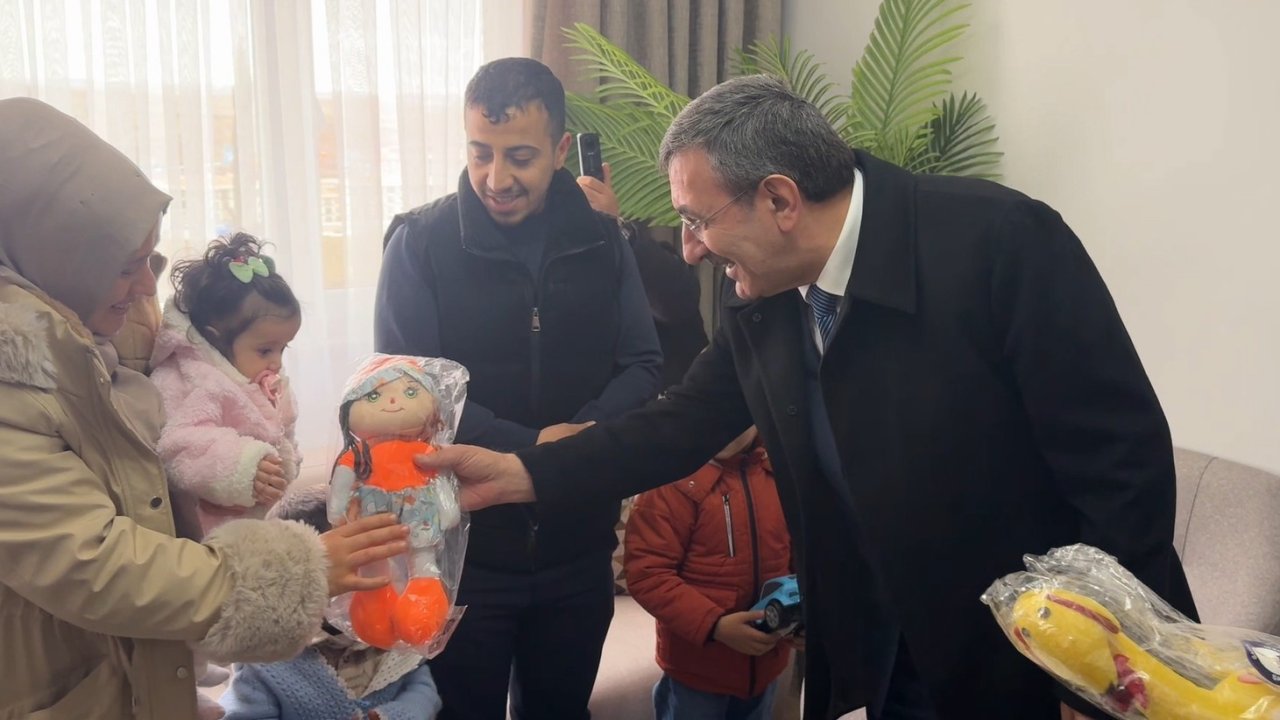 Cumhurbaşkanı Yardımcısı Yılmaz Şahinbey’de sosyal konutları inceledi