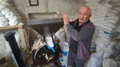 Dede mesleğini icra ediyor, teknolojiye direniyor