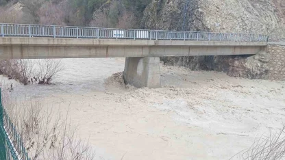 Denizli’de su seviyesi artan derelerde köprüler zarar gördü