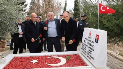 Deprem şehidi polis memuru Ali Torbacı, mezarı başında anıldı