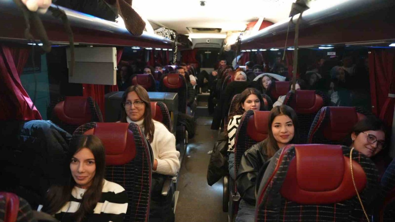 Depremzede gençlerin tarih dolu Ankara yolculuğu