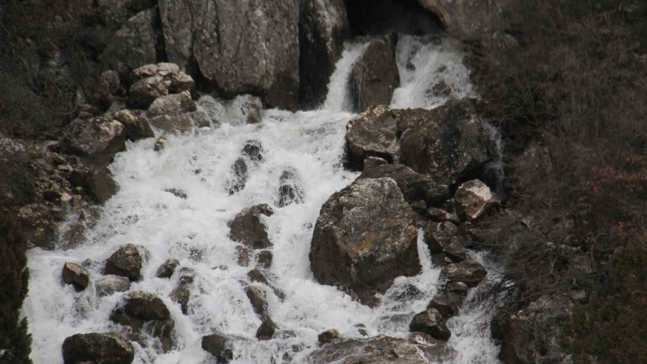 Derebucak’ta kuruyan Düden Şelalesi yeniden akmaya başladı