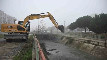 Dereyi çöplüğe çevirmişler
