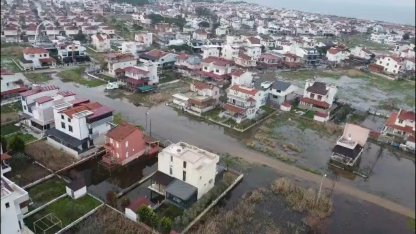 Dikili’de yağış durdu, sular kaldı