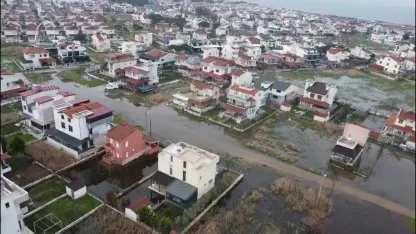 Dikili’de yağış durdu, sular kaldı
