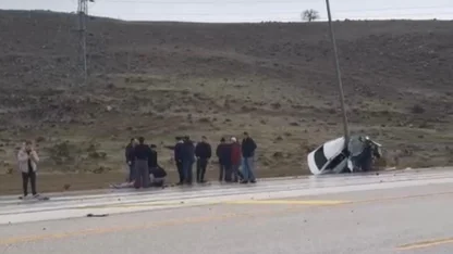 Direğe çarpan otomobil ikiye katlandı: 1 yaralı