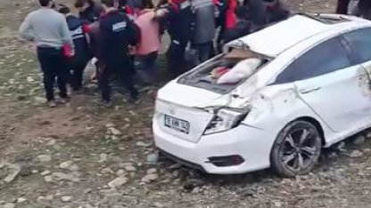 Diyarbakır’da otomobil yoldan çıktı: 1 yaralı