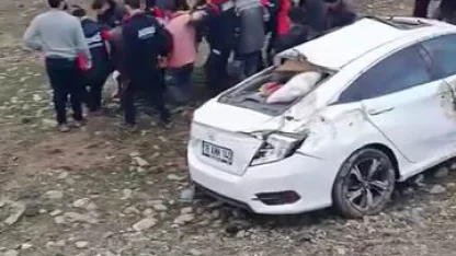 Diyarbakır’da otomobil yoldan çıktı: 1 yaralı