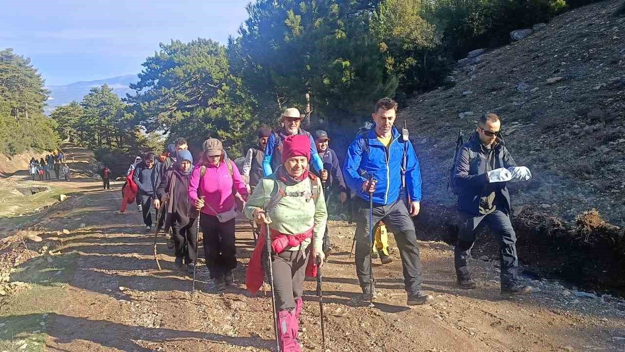 Doğaseverler Denizli’nin yeşilliklerine yürüyor