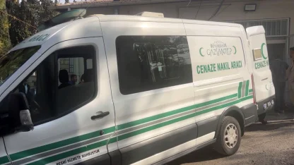 Düğün salonu önünde silahlı saldırıya uğrayan genç kurtarılamadı