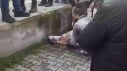 Dükkanının önünde uğradığı silahlı saldırıda yaralandı