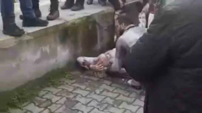 Dükkanının önünde uğradığı silahlı saldırıda yaralandı