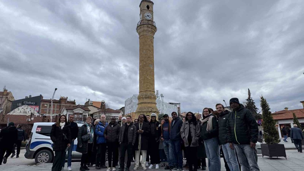 Dünyanın farklı ülkelerinden gelen turizm acente temsilcileri, Çorum’un tarihi mekanlarını gezdi