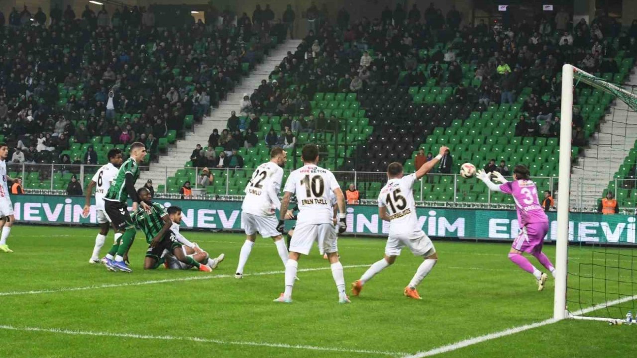 Düşme potasındaki Sakaryaspor’da teknik direktör istikrarsızlığı