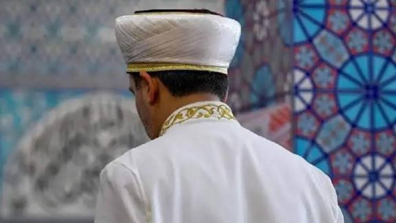 DUYARSIZ ve İLGİSİZ İMAMLAR TOPLUMU ZEDELİYOR...