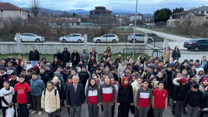 Düzce’de okullarda 6 Şubat depremleri için saygı duruşu