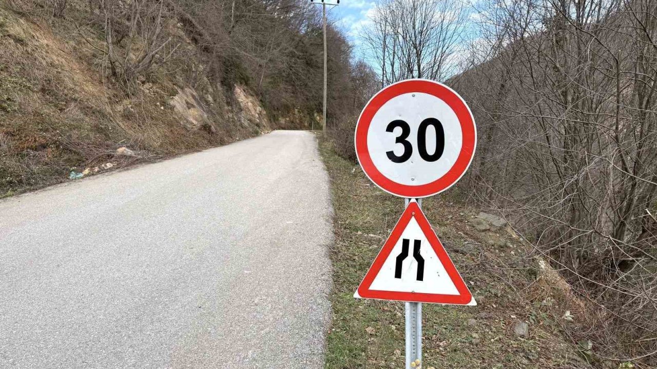 Düzce’de trafik levhaları yenileniyor