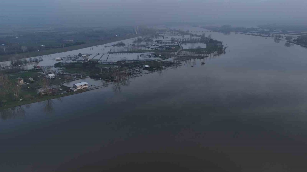 Edirne’de "turuncu alarm" seviyesindeki Meriç Nehri’nde su debisi düşmeye başladı