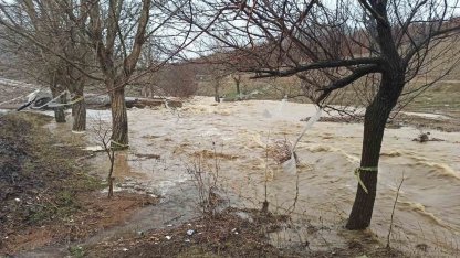 Ekinözü Belediyesi’nin yaptığı yol ilk yağmurda taşkın altında kaldı