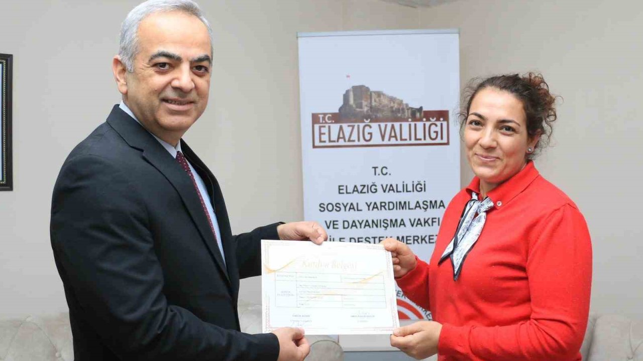 Elazığ aile destek merkezi kursiyerlerine sertifika