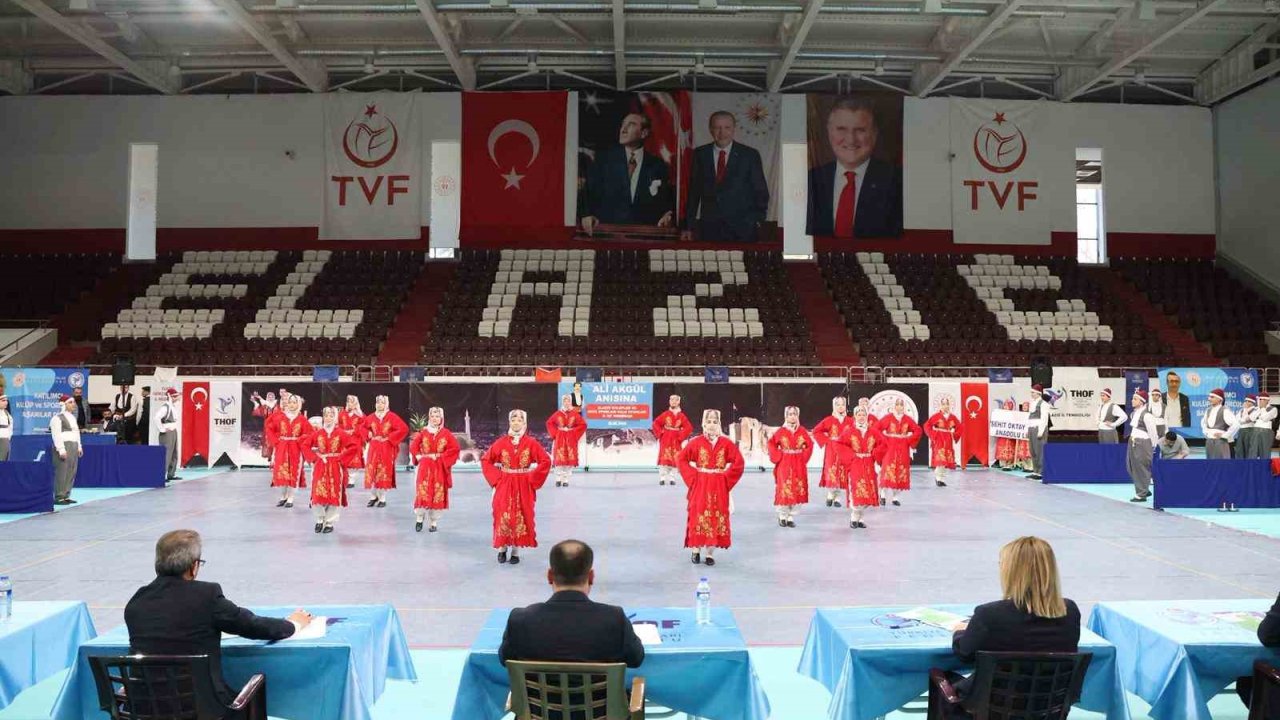 Elazığ’da geleneksel ezgilerle büyük rekabet