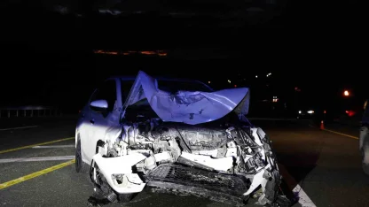 Elazığ’da iki otomobil çarpıştı: 1’i ağır 3 yaralı