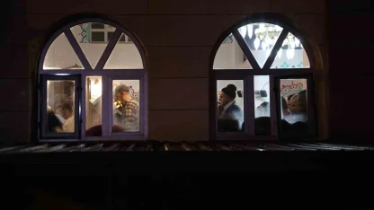 Elazığ’da Ramazan ayının ilk teravihinde camiler dolup taştı