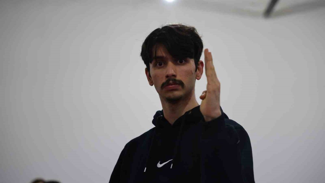 Engellerin aşıldığını para taekwondo Türkiye şampiyonu Furkan Kaan Ata gösterdi