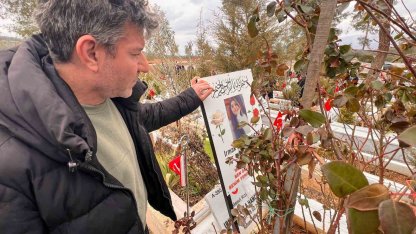 Enkaz altındaki kızının elini hiç bırakmamıştı, depremin 3. yılında kabrini ziyaret etti