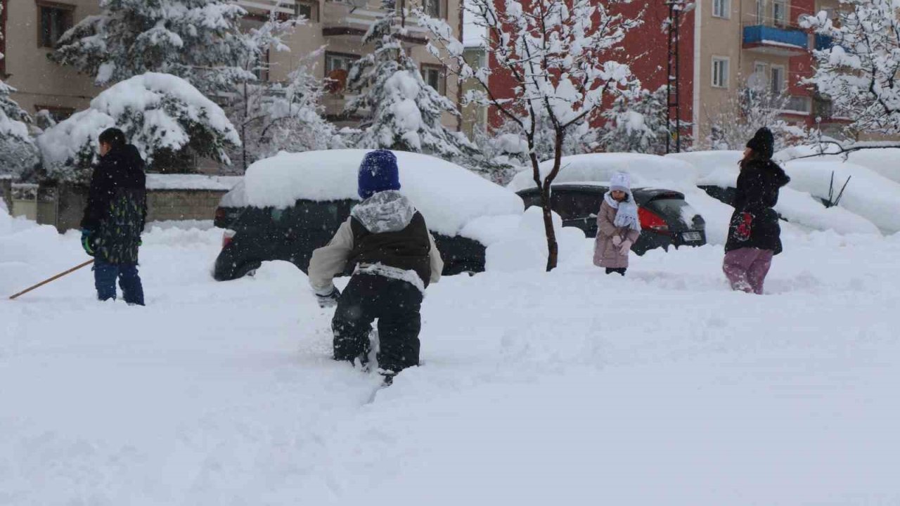 Erzincan’da buzlanma riski nedeniyle eğitime 1 gün ara