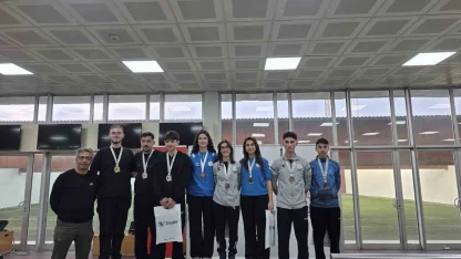 Erzincanlı sporcular Trabzon’daki havalı silahlar müsabakalarına damga vurdu