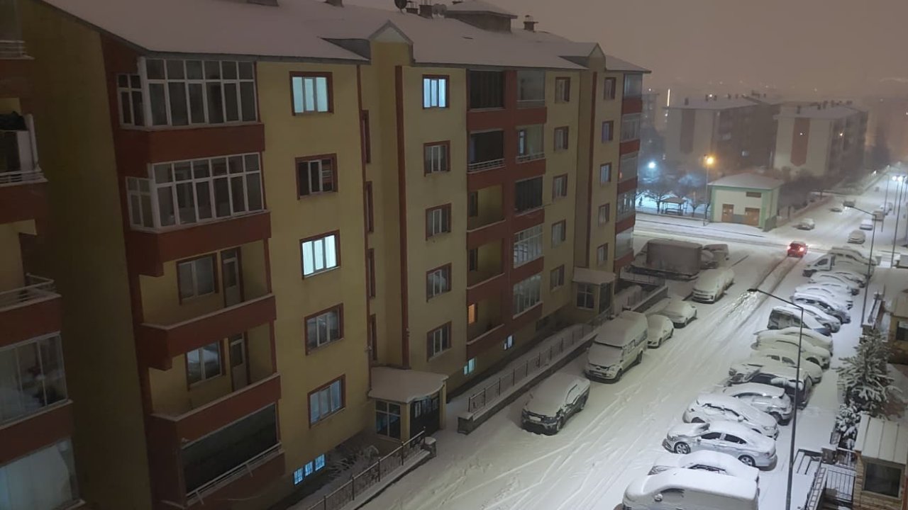 Erzurum merkezde taşımalı eğitime kar yağışı nedeniyle bir gün ara